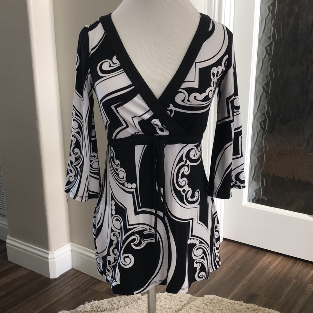 White House Black Market Top sz XXS